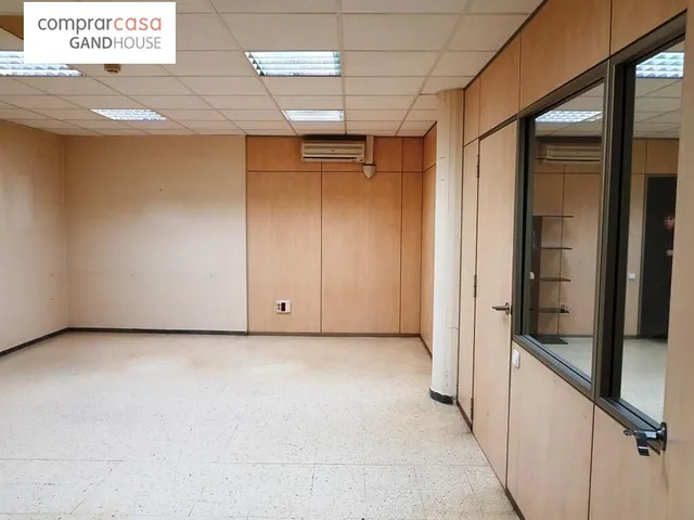 Fantástico Local en Esplugues de Llobregat — 9
