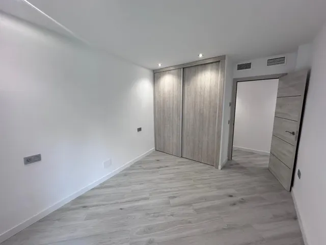 amplio piso reformado  a tan solo 150 metro de la playa la malaguerta — 15