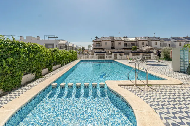 Adosado de 3 dormitorios 2 baños en Orihuela Costa ¡Tu hogar ideal en Las Chismosas! ✨ — 45
