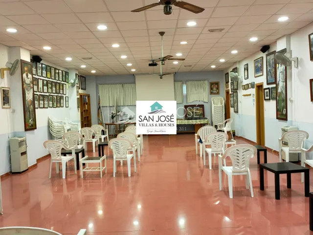 SE VENDE LOCAL COMERCIAL EN BUEN ESTADO TODO DIAFANO FRENTE 