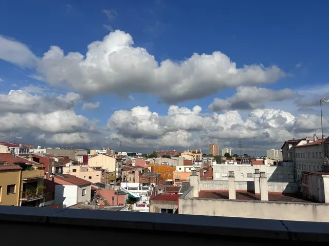 ÁTICO CON TERRAZA A PIE DE COMEDOR EN LA PLAÇA 1 DE MAIG - foto 3