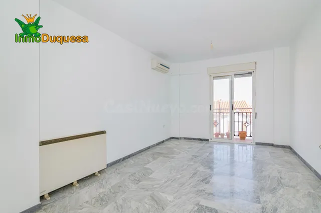 Piso de 3 Dorm. con PLAZA DE APARCAMIENTO (Sin ascensor) - foto 3