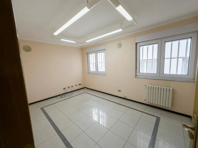 Primera Planta en Venta en Calle de la Reina — 8