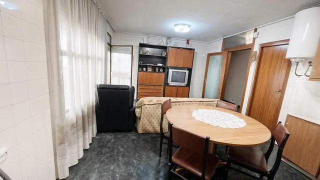 ESPACIOSA VIVIENDA EXTERIOR CON TERRAZA, BALCÓN Y GARAJE INCLUIDO. — 11