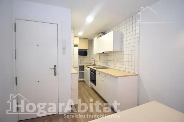 ¡oportunidad! bajo bonito, luminoso y reformado con patio, todo amueblado — 11