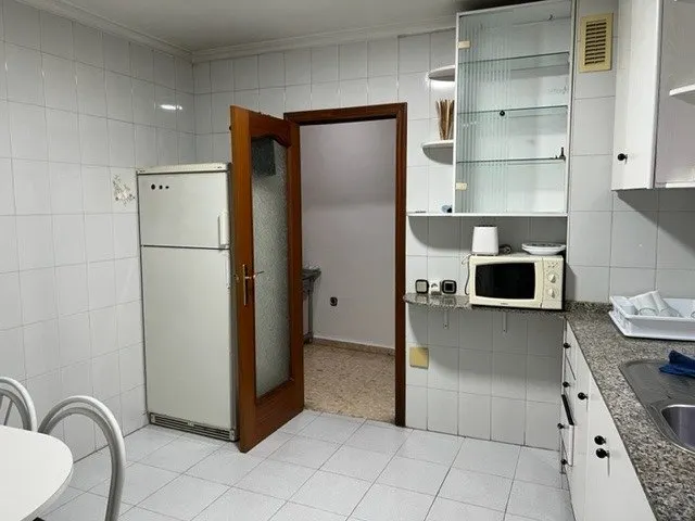 Venta de piso céntrico, 3 dormitorios, 2 baños, zona santa eulalia y universidad — 11