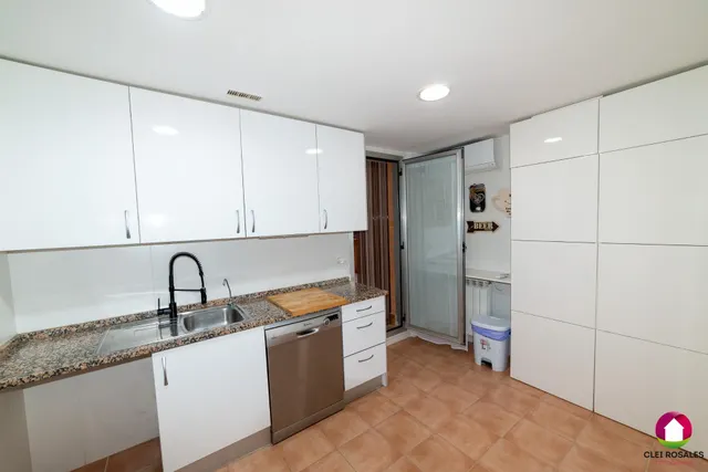 VIVIENDA DE PROTECCIÓN OFICIAL — 11