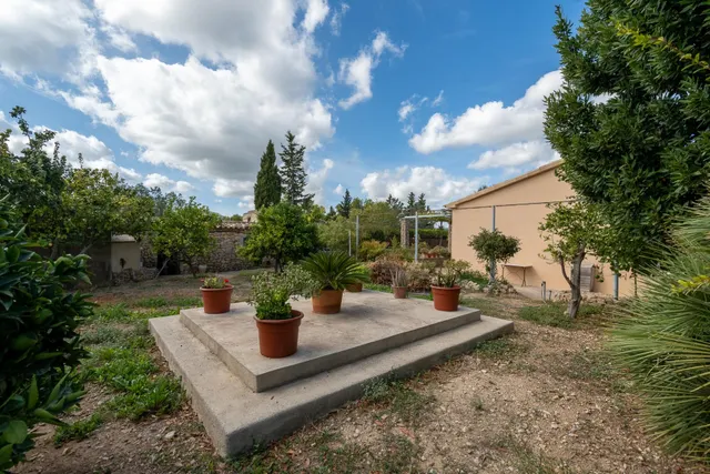 Casa rústica situada en Establiments. — 29