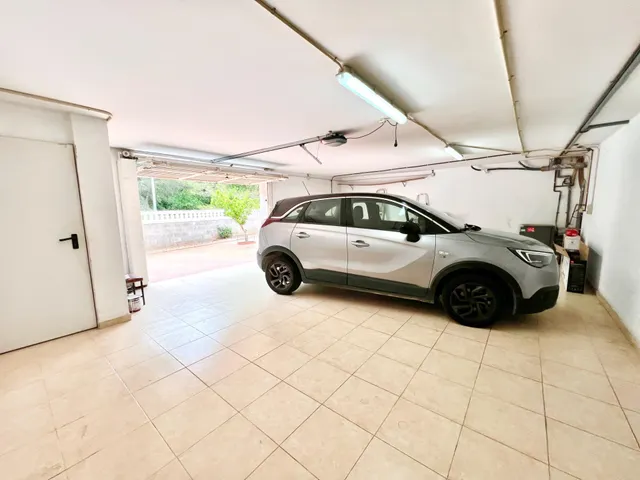 Casa o chalet independiente en venta en Calle Amadeu Vives — 26