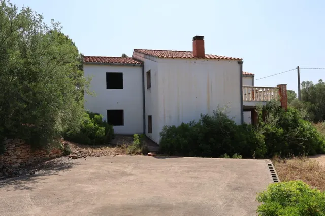 MASIA CON TERRENO, CON VISTAS CERCA DE VALL DALBA — 9