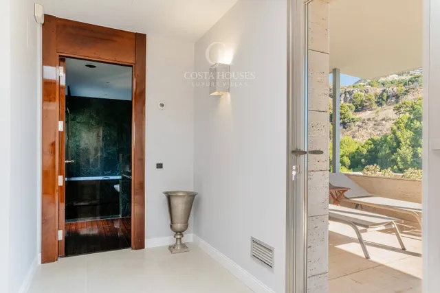 VILLA MASCARAT · VISTAS AL MAR Y PRIVACIDAD JUNTO AL MEDITERRÁNEO EN ALTEA — 39