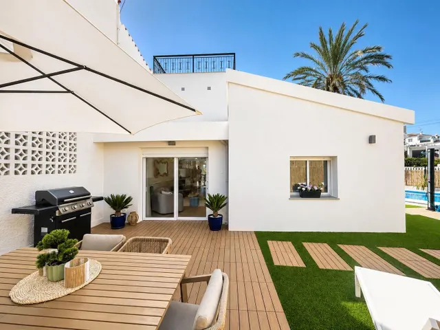 Villa de 4 dormitorios 2 baños en punta prima ( orihuela costa ) — 16