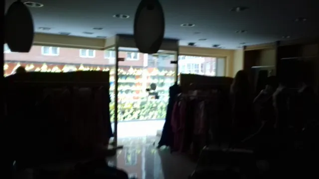 LOCAL COMERCIAL EN AREA CENTRAL DE 90 M2 — 3