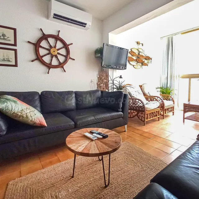 Apartamento semireformado de 2 dormitorios con vistas al mar - foto 5