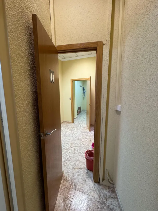 Local de 180 m2 en Barrio Peral. — 11