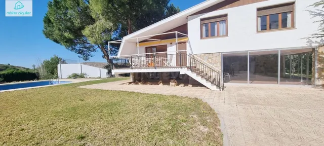 Chalet 5 habitaciones 300m² en alquiler - Loma badá