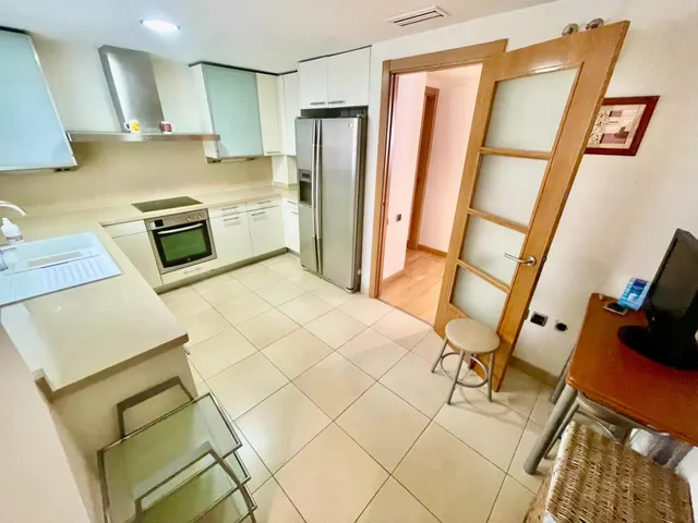 Muy buen piso de 4 Dorm. en Av. Oscar Espla — 12