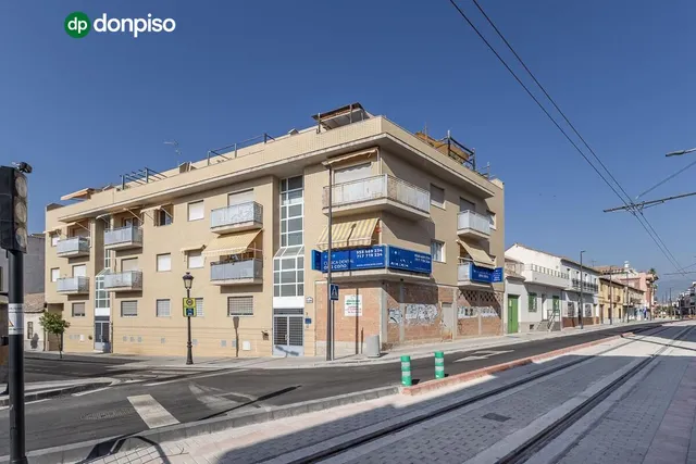 PISO CON GARAJE JUNTO AL METRO EN CHURRIANA — 25
