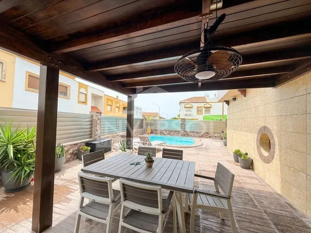 VIVIENDA ADOSADA CON PISCINA PRIVADA — 19