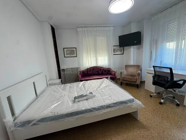 Amplias habitaciones en Alquiler en Piso en la Zona de La Pl