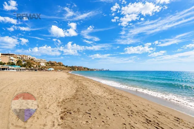 VIVIR FRENTE AL MAR EN FUENGIROLA — 45
