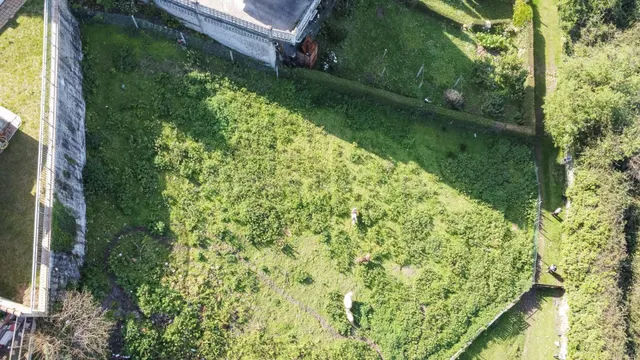 Parcela urbana de 784 m2 para dos chalets adosados con todos