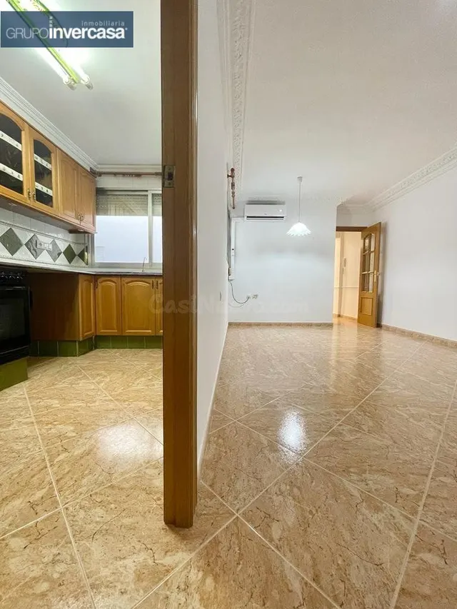 Segundo piso sin ascensor, con inquilino, se encuentra situa - foto 3