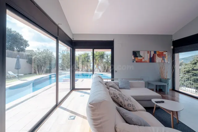 Casa con jardín, piscina y vistas a la montaÑ±a - foto 3