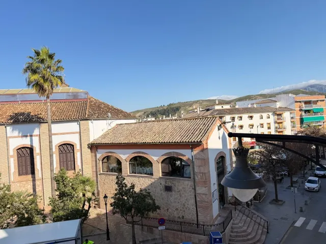 CASA PARA REFORMAR EN ZONA MERCADO DE ABASTOS BUSCA PROPIETA