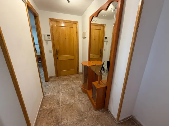 Piso amplio y muy luminoso con ascensor y comunidad incluidos – 800 €/mes (posibilidad de plaza de garaje en el mismo edificio por 50€ mas al mes) — 15