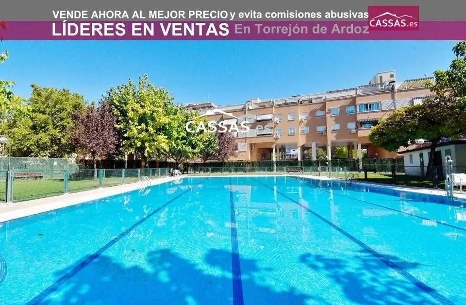 ZONA TORRENIEVE - 3 habitaciones, 2 baños, terraza, piscina, garaje y trastero.