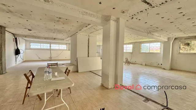 Amplio local comercial en zona Hispanidad – 359 m2, luminoso y con acceso para vehículos — 21