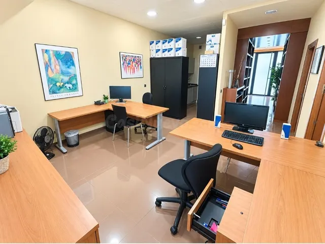 Amplio Local Comercial en Fuengirola a pocos metros de la pl - foto 4