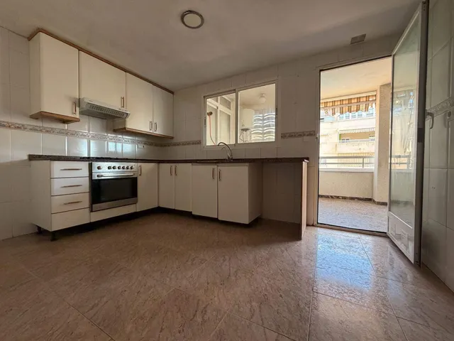 Amplio y Luminoso Apartamento en Altozano, Alicante — 15