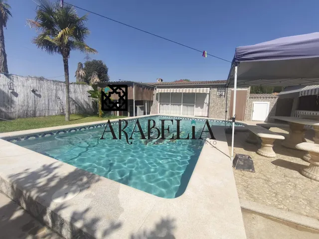 GRAN CHALET INDEPENDIENTE EN PARCELA DE 1.000 m2 CON PISCINA - foto 2