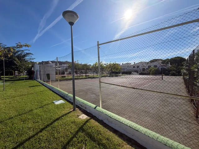 ASMCASAS Alquila bonito adosado en zona Voramar desde Octubr - foto 2