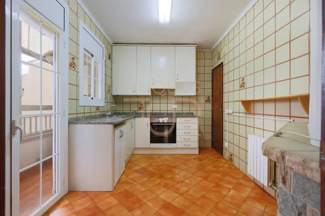 VENTA de AMPLIO en BREDA:  4 DORMITORIOS, MUY LUMINOSO y JUNTO al CENTRO DE BREDA — 7