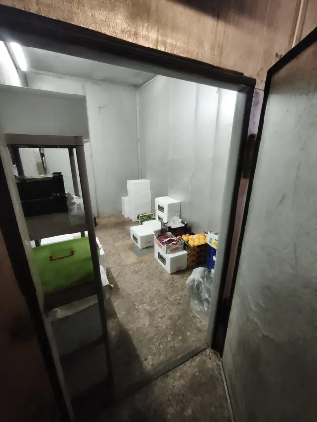 Local comercial, actualmente frutería — 12
