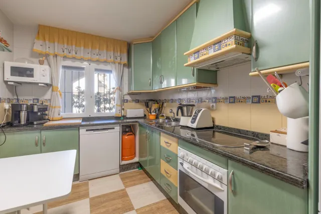 Casa en Armilla con terraza, patio y amplia cochera — 9