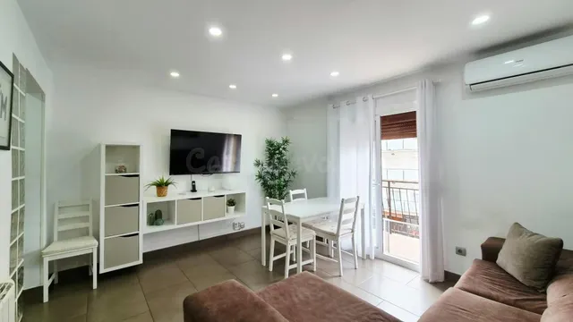 Piso reformado de tres habitaciones - foto 3