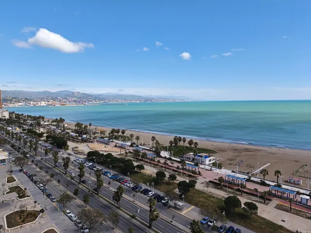 ¡Exclusivo Piso de Lujo en las Málaga Towers! — 44