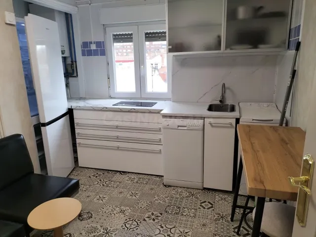 SE ALQUILA VIVIENDA EN PALENCIA CENTRO — 3