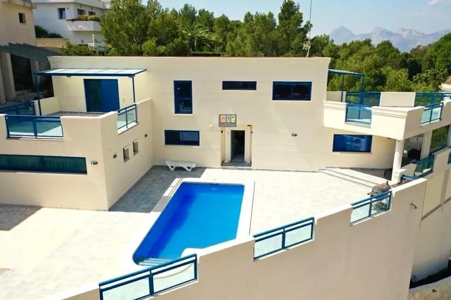 VILLA INDEPENDIENTE CON VISTAS A LA MONTAÑA EN ALTEA HILLS — 2