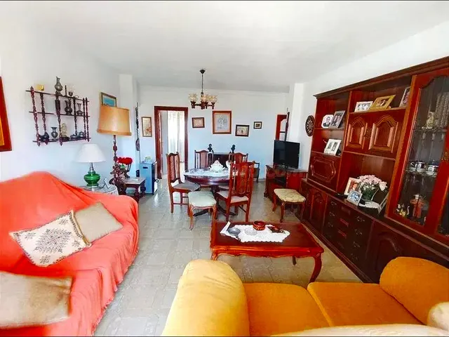 Exclusiva vivienda con impresionantes vistas panorámicas al  - foto 4