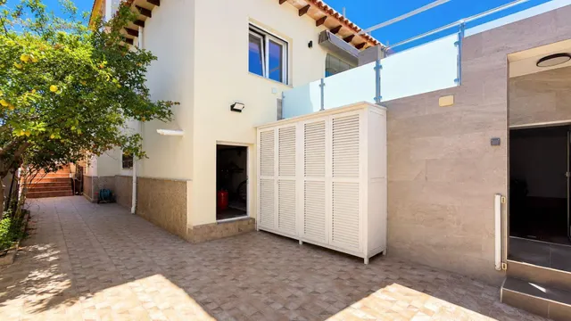 Casa reformada de 5 dormitorios con piscina privada, gran terraza y placas solares en Los Balcones — 18