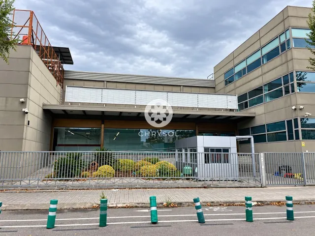 Exclusiva nave industrial tipo c con edificio corporativo junto a zona franca y fira de Barcelona. — 4