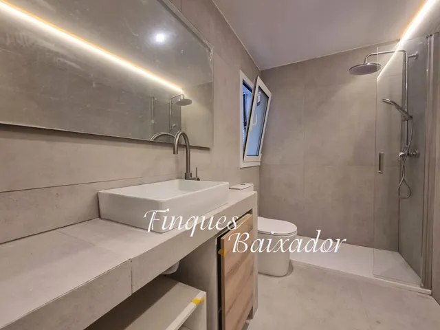 ¡FINQUES BAIXADOR PRESENTA ESTE PISO DE 2 HABS. CON 2 BAÑOS EN EL CASC ANTIC ¡ — 7