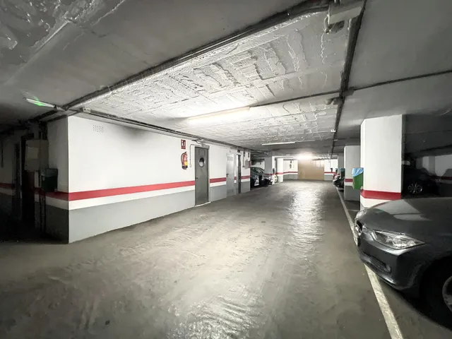 Plaza de garaje en Almería junto al Carrefour - foto 4