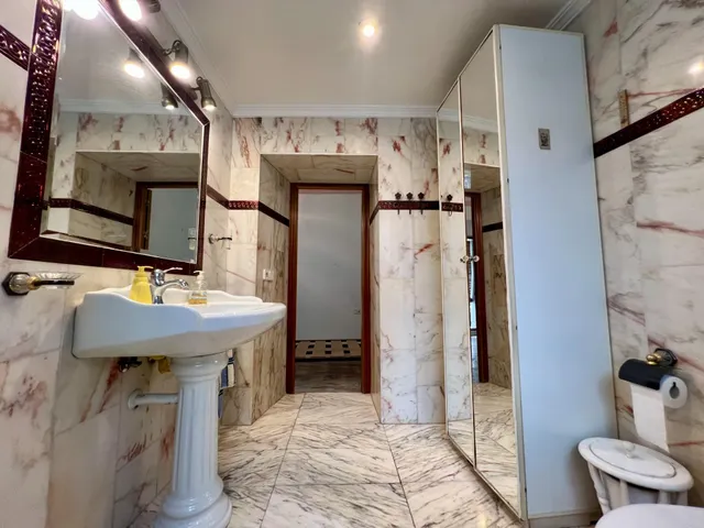 C. EXCLUSIVA CASA EN LA JUDERÍA A 5 MINUTOS DE LA MEZQUITA-CATEDRAL CON GARAJE Y ASCENSOR — 43