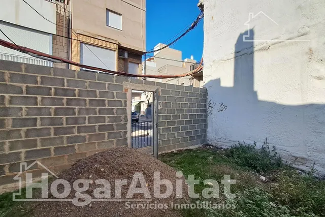 ¡OPORTUNIDAD INCREÍBLE! TERRENO URBANO AMPLIO Y CON COCHERA — 44